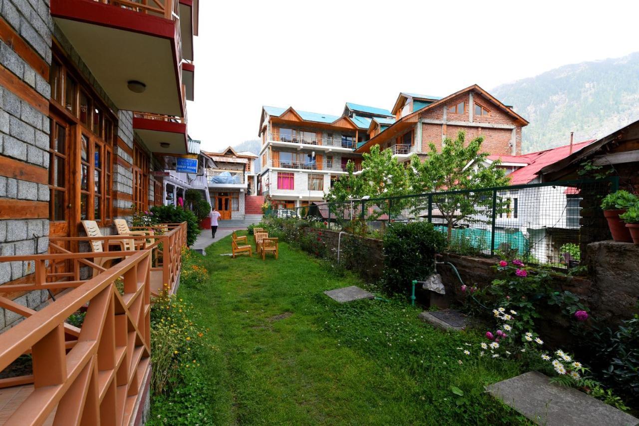 Hotel Tourist Nest Old 3*
