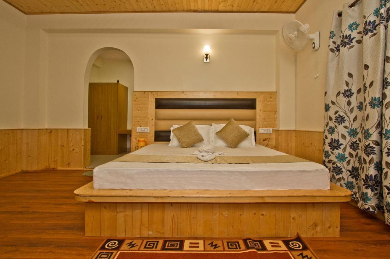 Rockland , 3*