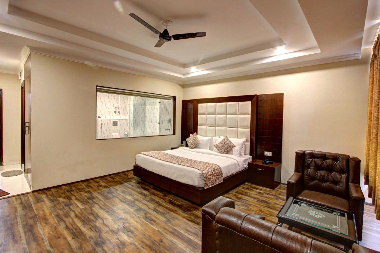 Hotel Regenta Place Leaf Manali- A Centrally Heated 4*