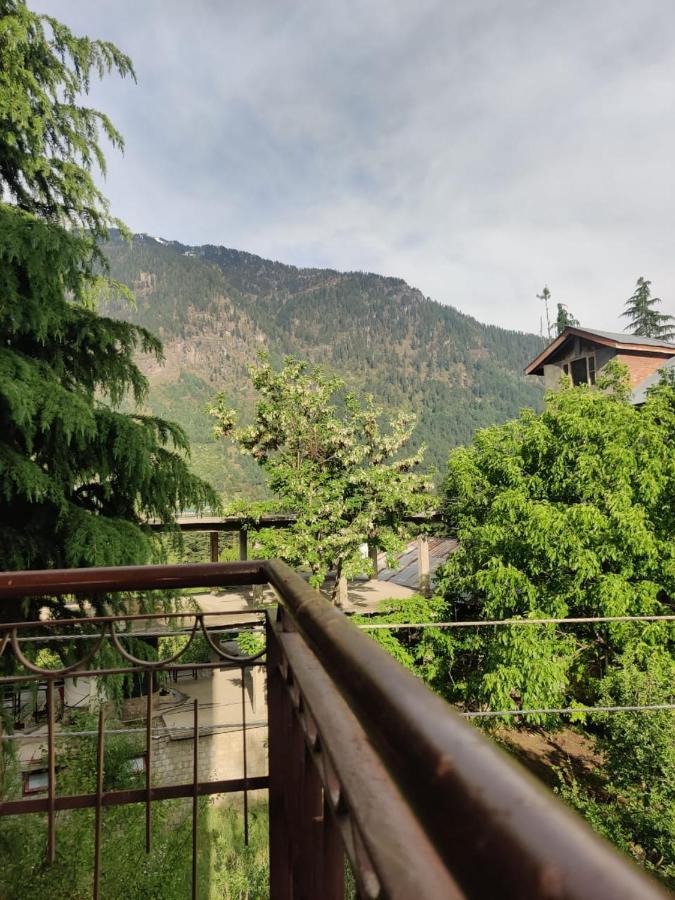Abys Hut Guest house *