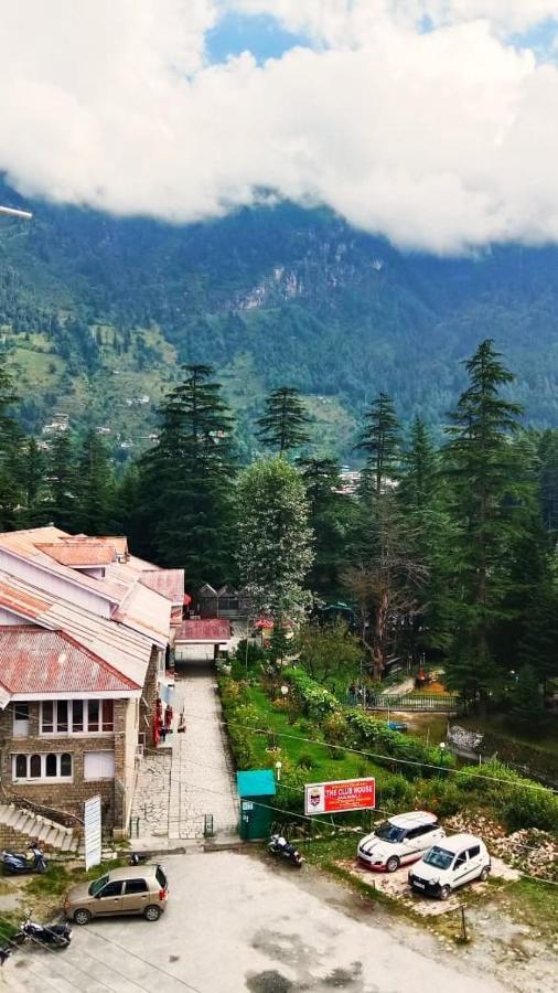 River Side Manali (Himachal Pradesh)