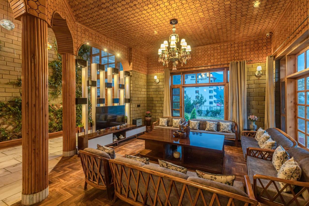 Saffronstays Monarch Manor, - Regal Mansion Homestay *