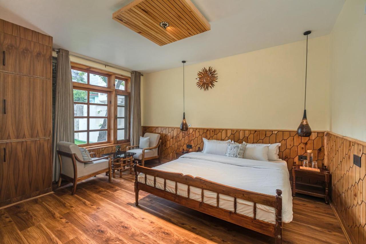Saffronstays Monarch Manor, - Regal Mansion Homestay
