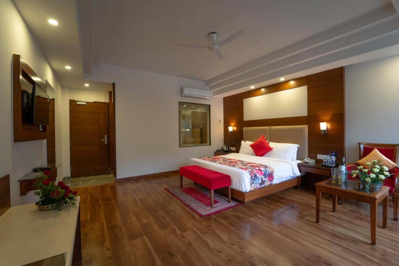 The Allure Grand - A Riverside And 4*
