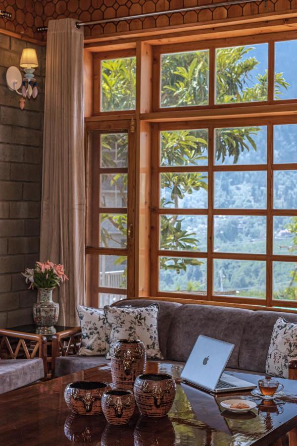 Saffronstays Monarch Manor, - Regal Mansion Homestay Manali (Himachal Pradesh)
