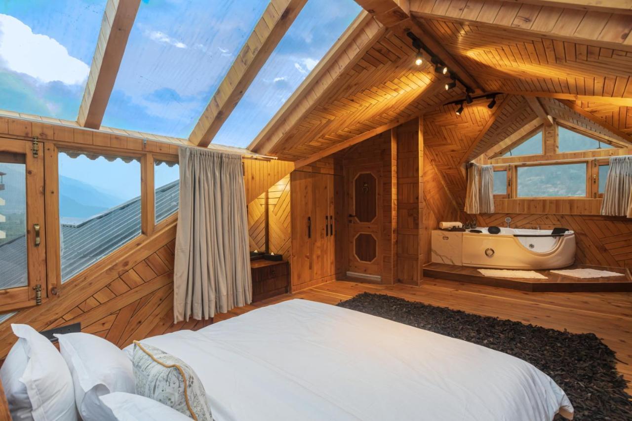 Saffronstays Monarch Manor, - Regal Mansion Manali (Himachal Pradesh)