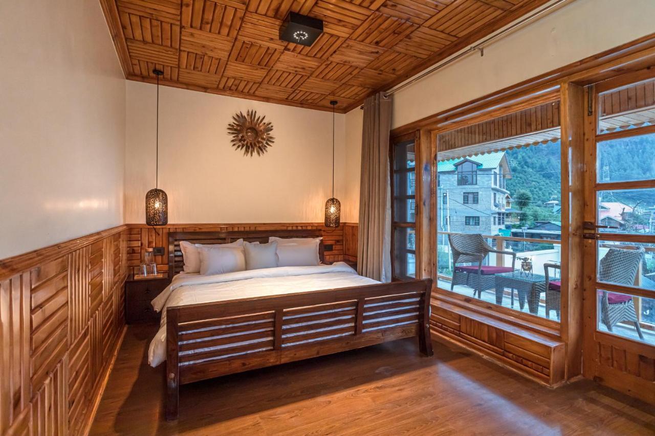 Saffronstays Monarch Manor, - Regal Mansion Homestay