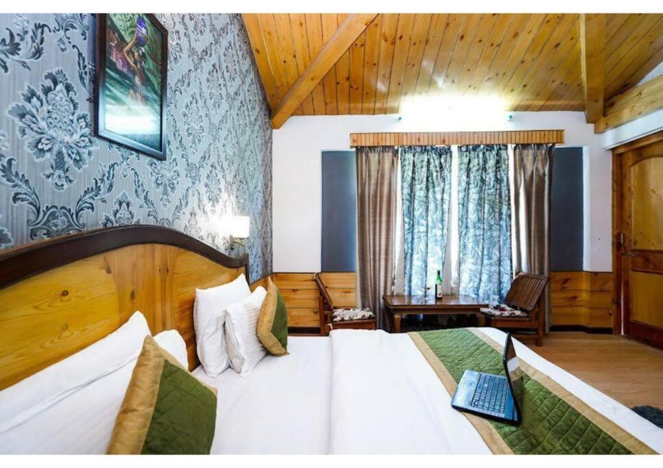 Villa Redhomex Woodstock 5bhk *
