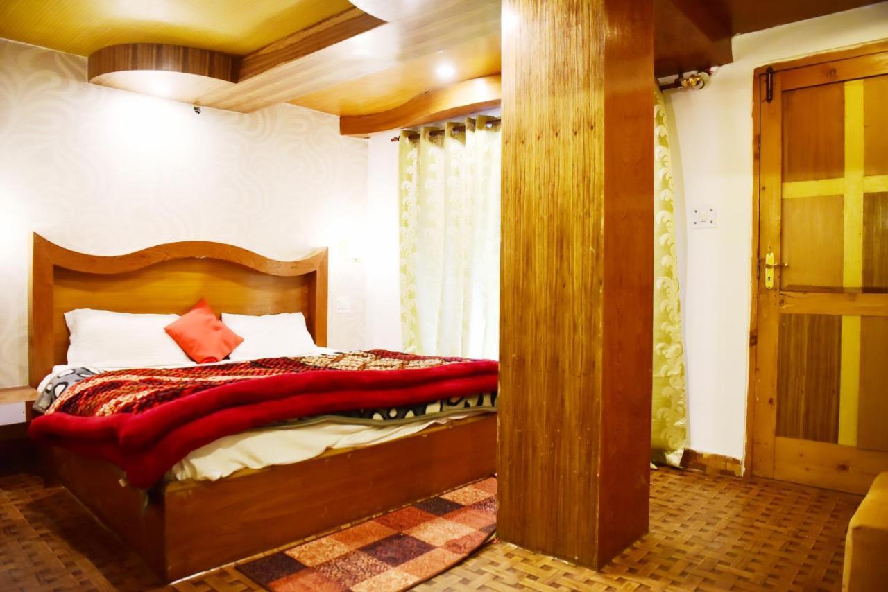 Hotel Zephyr Resort Hotel Manali (Himachal Pradesh)