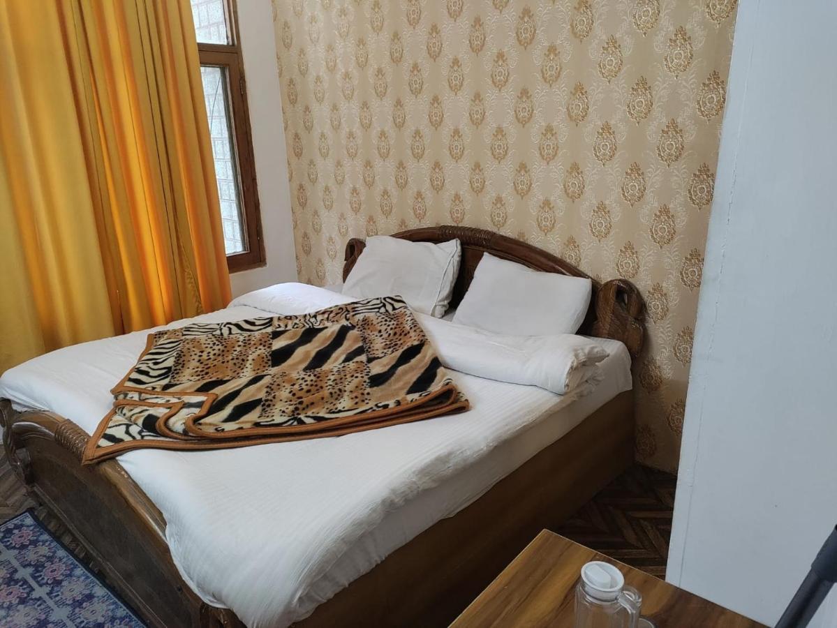 Hotel Zephyr Resort Hotel Manali (Himachal Pradesh)
