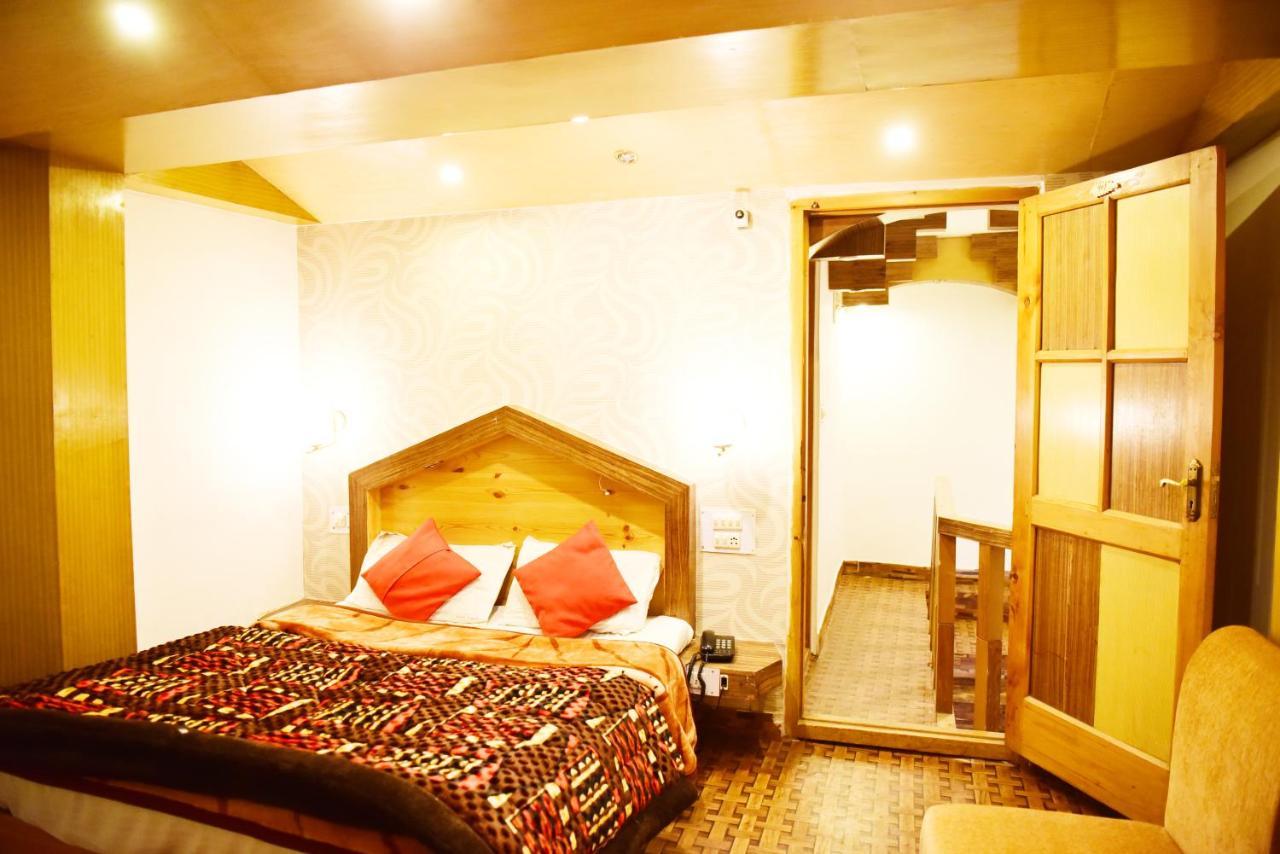 Hotel Zephyr Resort Hotel Manali (Himachal Pradesh)
