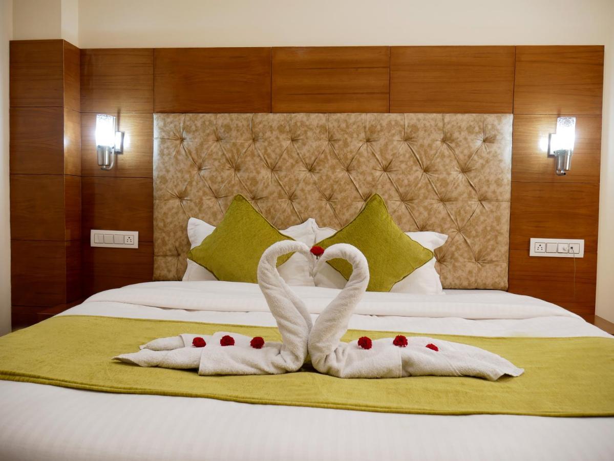 New Ambika International Mall Road 3*