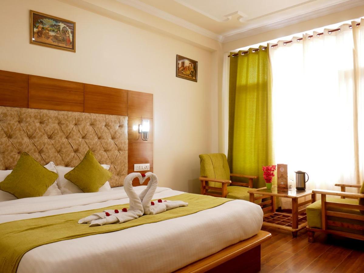 New Ambika International Mall Road Inn Manali (Himachal Pradesh)