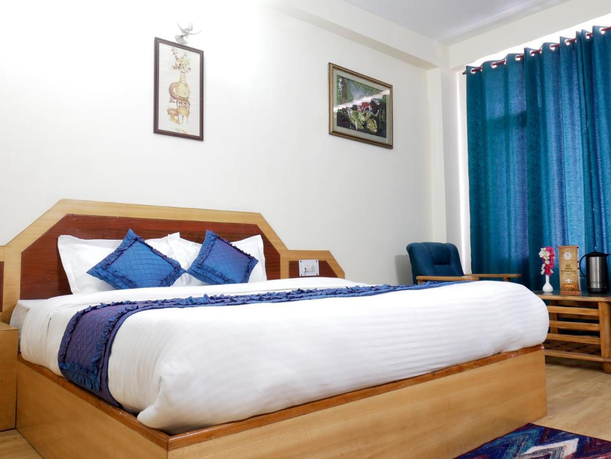 New Ambika International Mall Road 3*