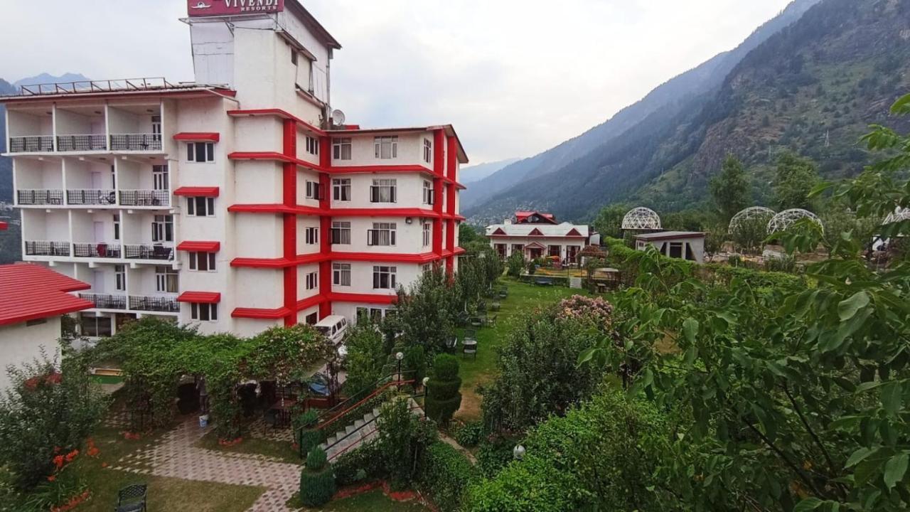 De Vivendi With 35000 Sqft Open Lawn With Bbq 4*