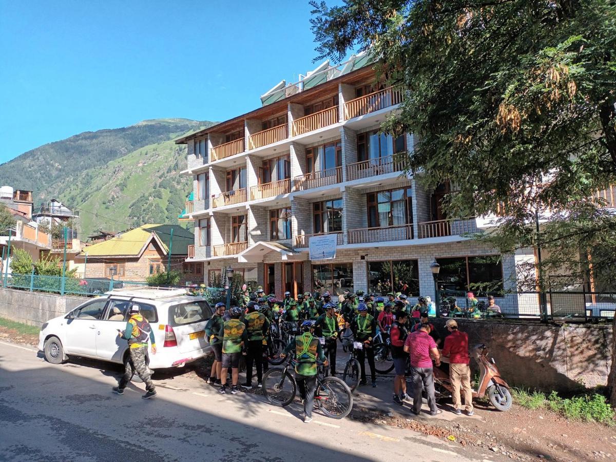 Resort Sarthak Resorts-reside In Nature With View, 9 Kms From Mall Road Manali (Himachal Pradesh)