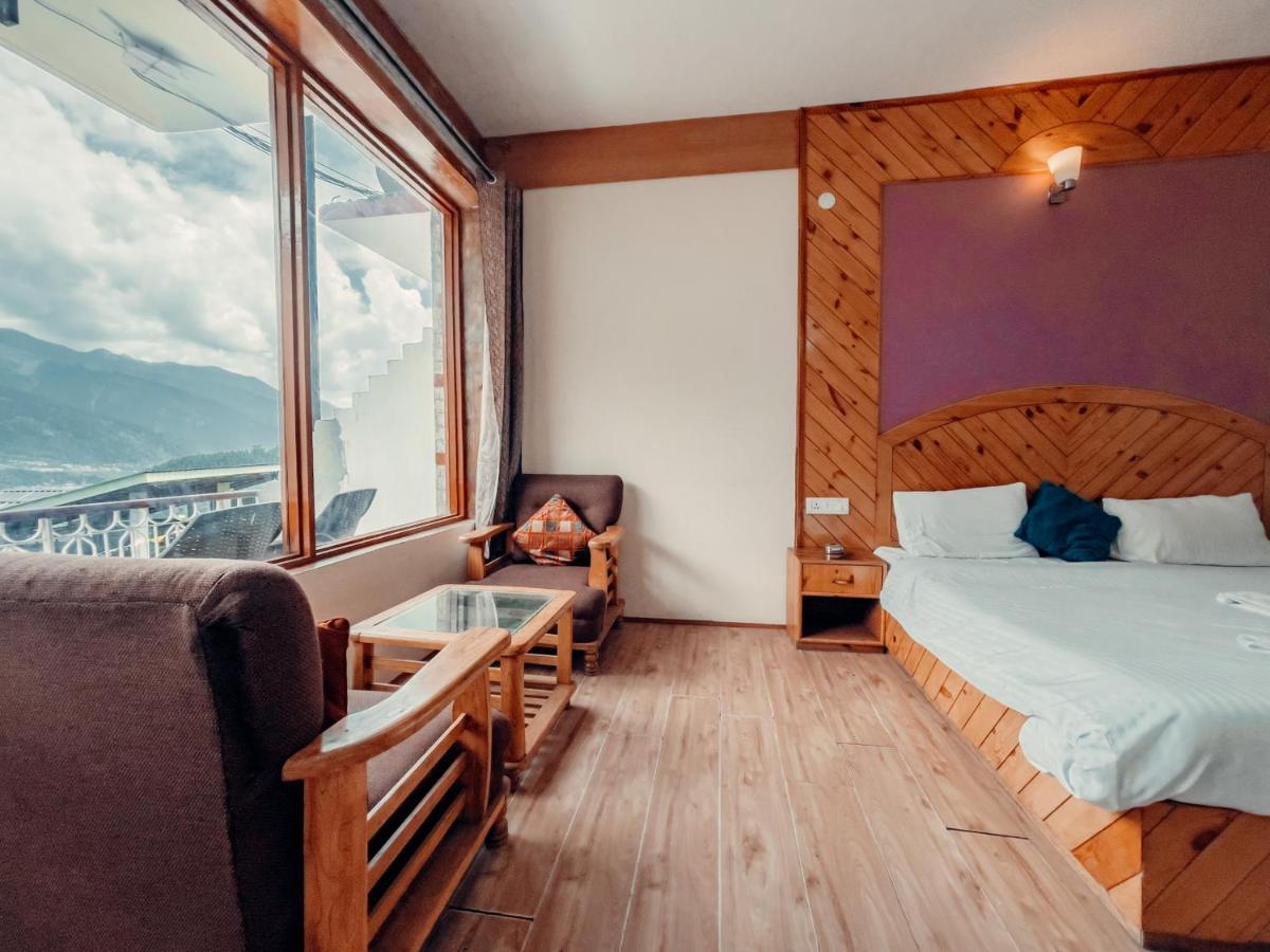 Cafe Monkbase- Food And Manali (Himachal Pradesh)