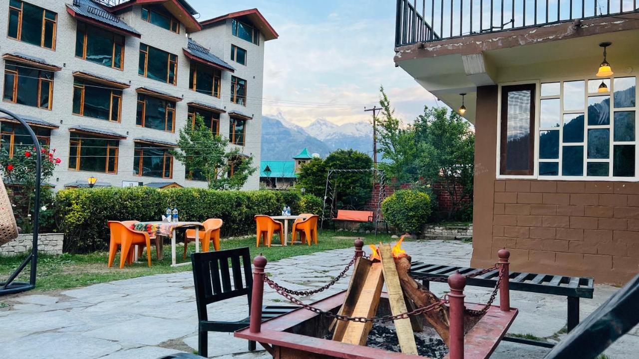 Hotel Outtown - #near Mall Road #premium #parking #lift #open Terrace #cafe #guest Preferred Manali (Himachal Pradesh)