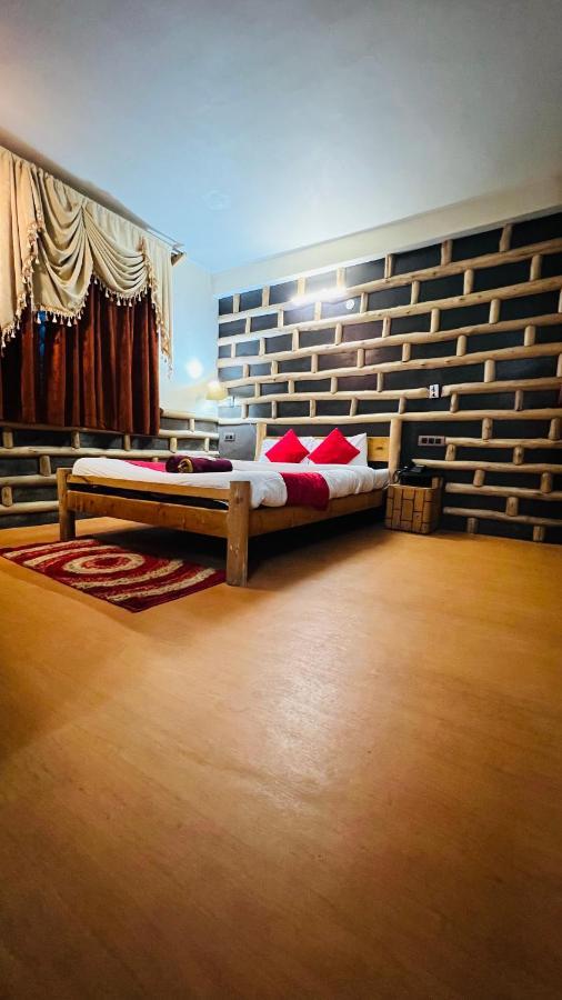 Outtown - #near Mall Road #premium #parking #lift #open Terrace #cafe #guest Preferred Hotel 4*