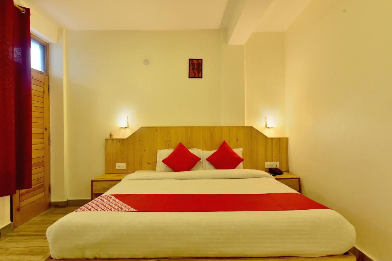 Oyo 14393 Akash Hills Hotel Manali (Himachal Pradesh)