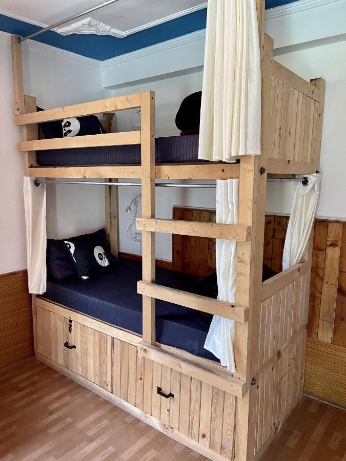 Sleepy Panda Hostel *