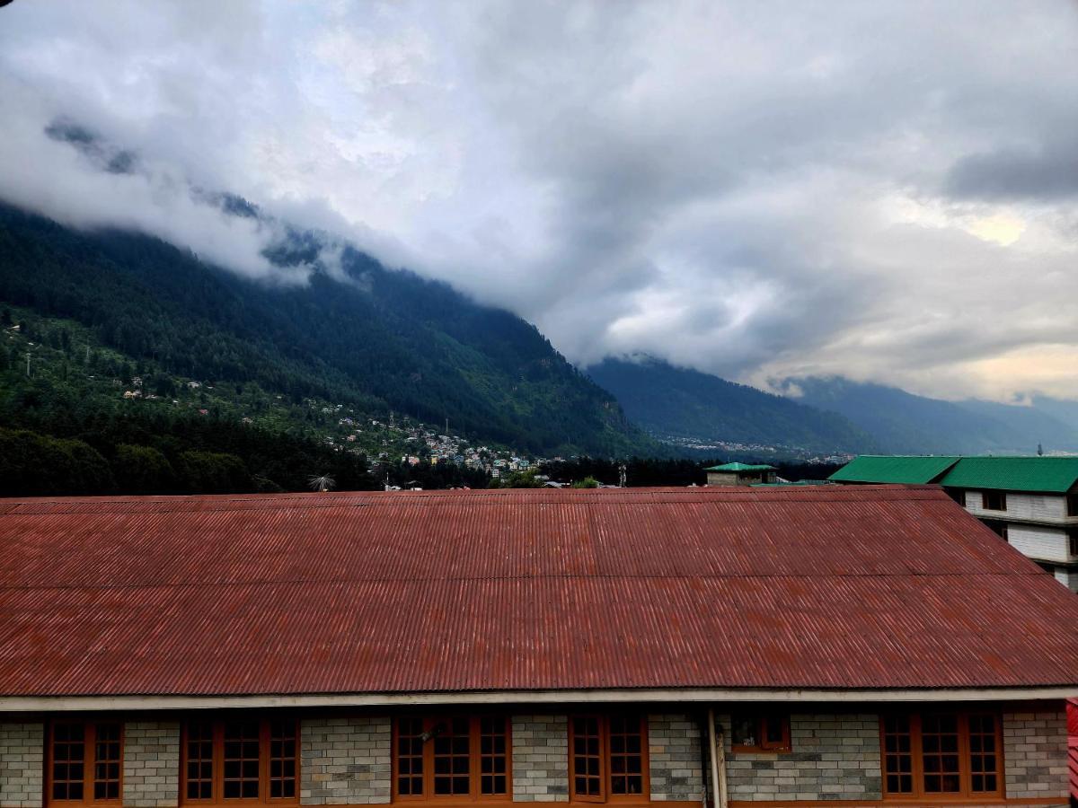 Solitaire - With Best View Of Mountains Guest house Manali (Himachal Pradesh)