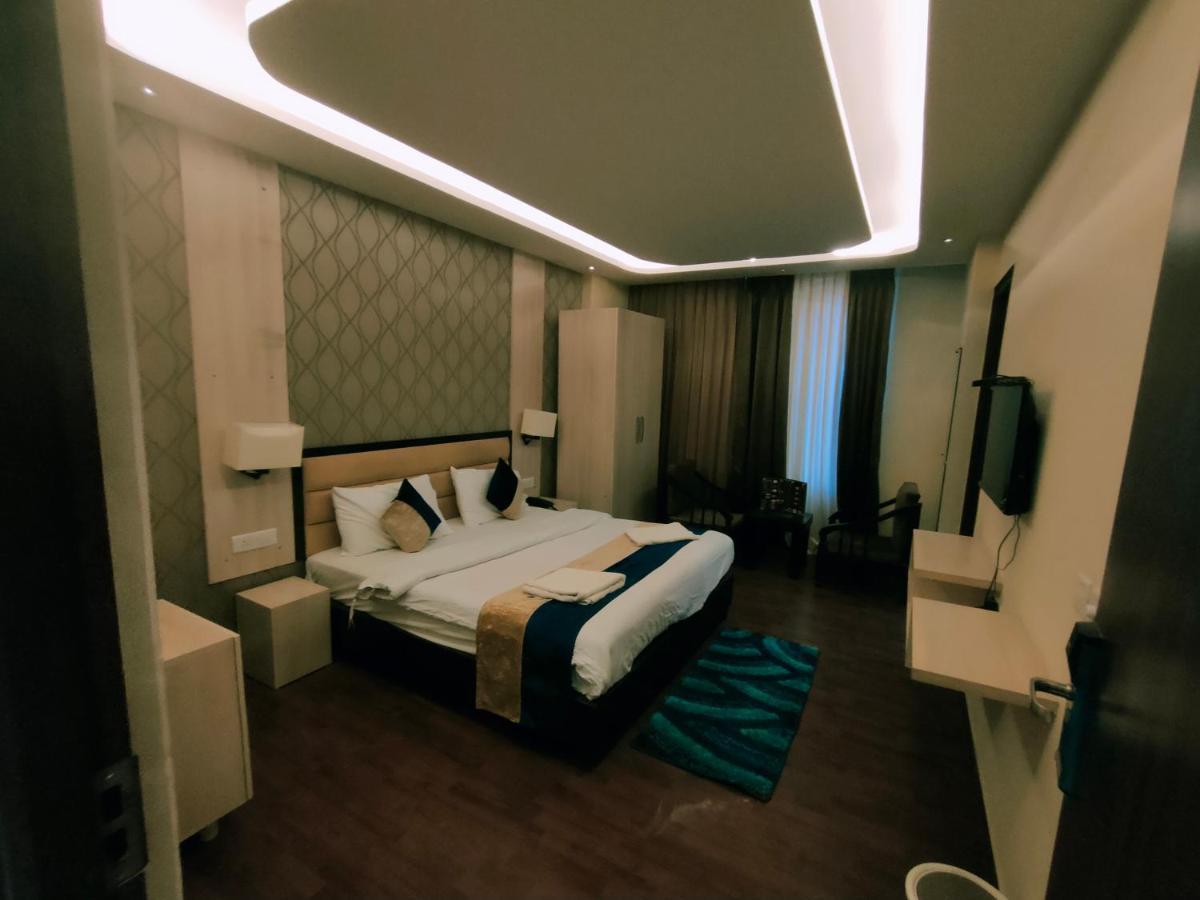 The Royal 3*