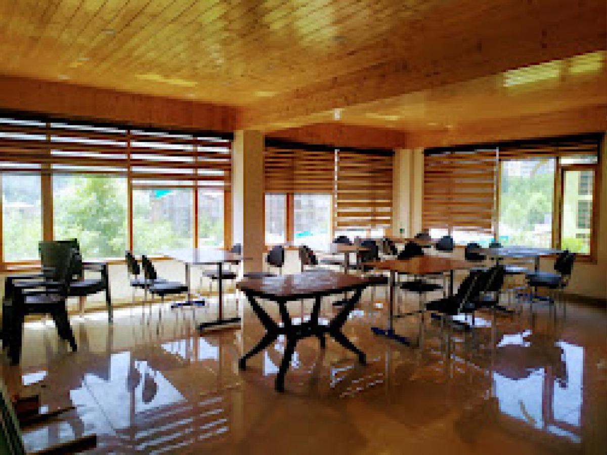 Hotel Zephyr Resort *