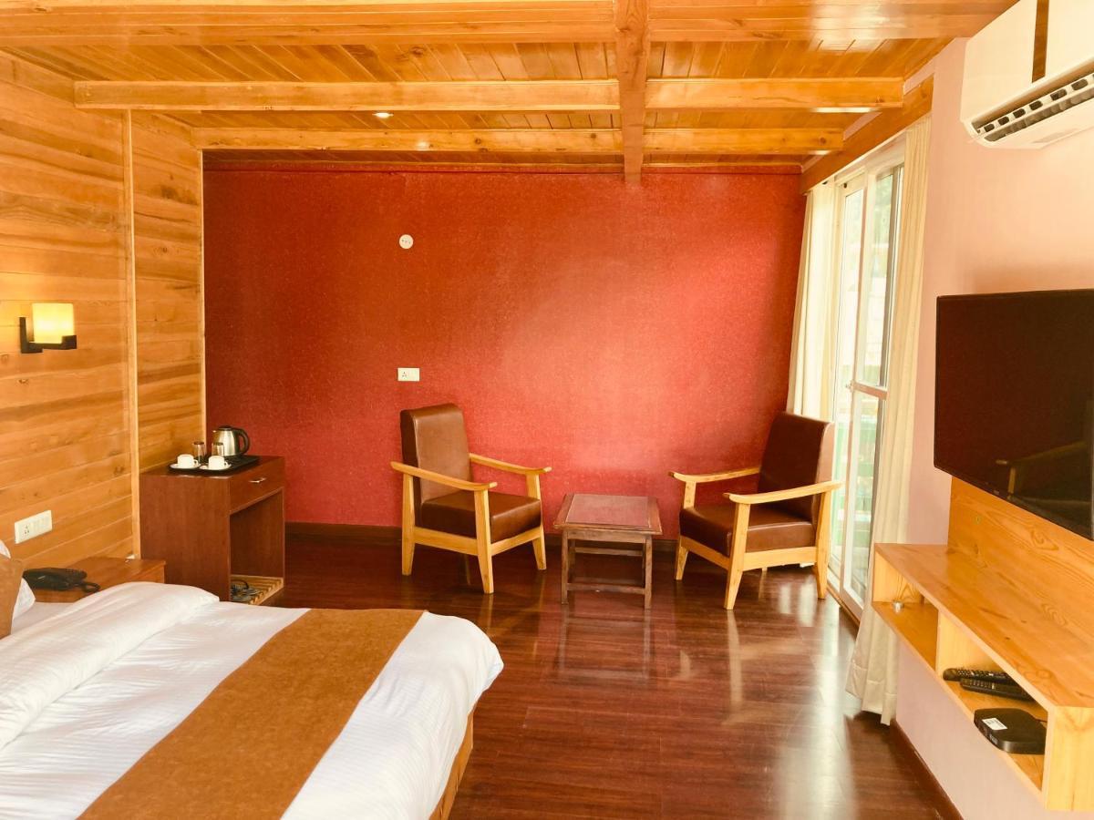 Resort Vista Hill Resort- Centrally Heated & Air Cooled Resort, Manali (Himachal Pradesh)
