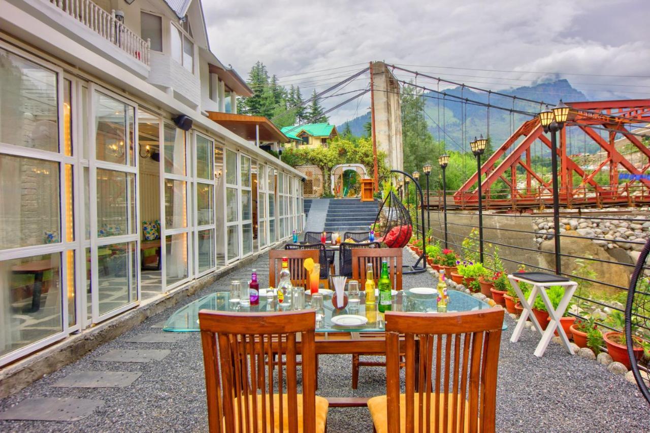 Hotel Paradise-the Whitehouse Cafe