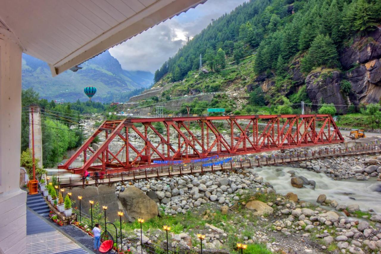 Hotel Paradise-the Whitehouse Cafe Manali (Himachal Pradesh)