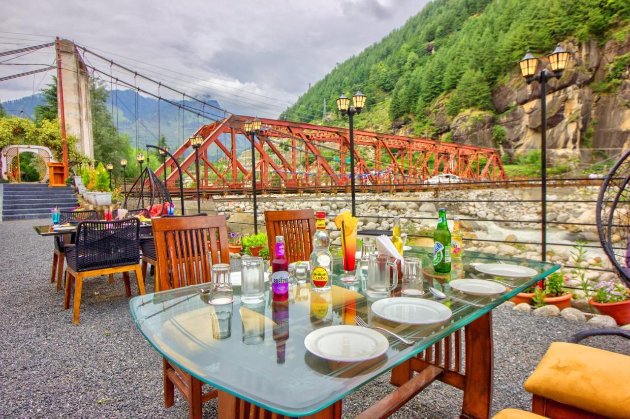 Paradise-the Whitehouse Cafe Hotel