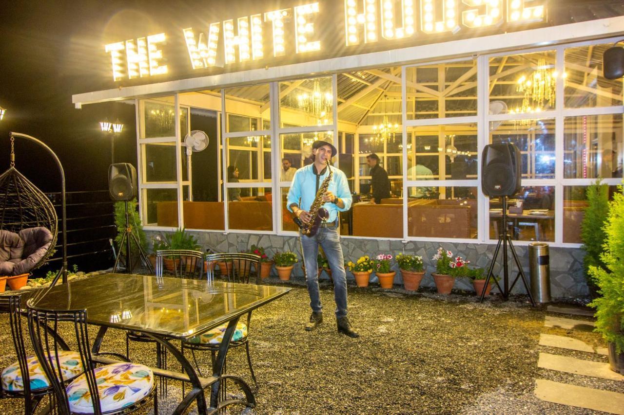 Paradise-the Whitehouse Cafe Hotel