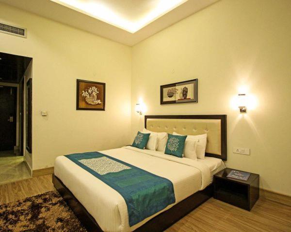 Royal - In Center Hotel 3*