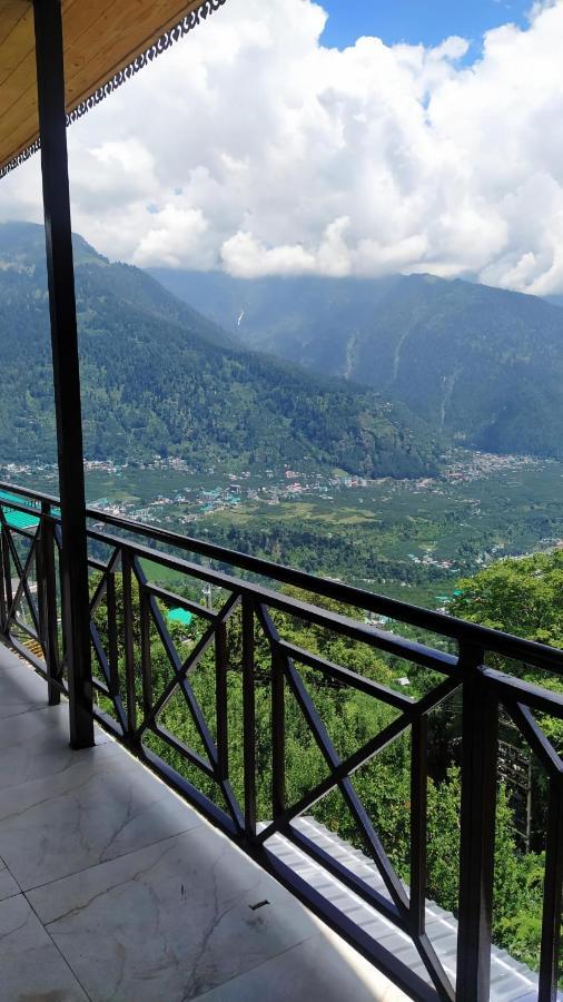 Hotel Karmic Stays & Cafe