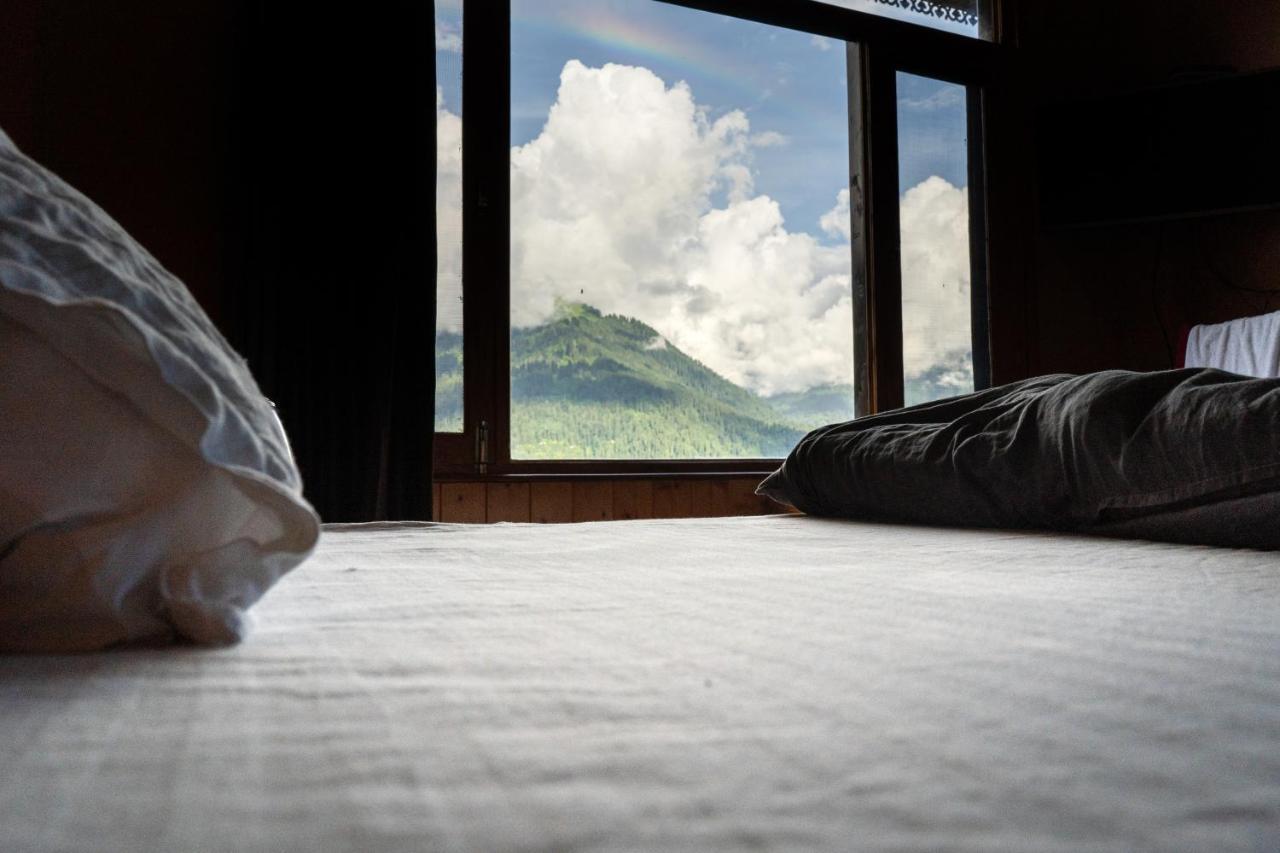 Karmic Stays & Cafe Hotel