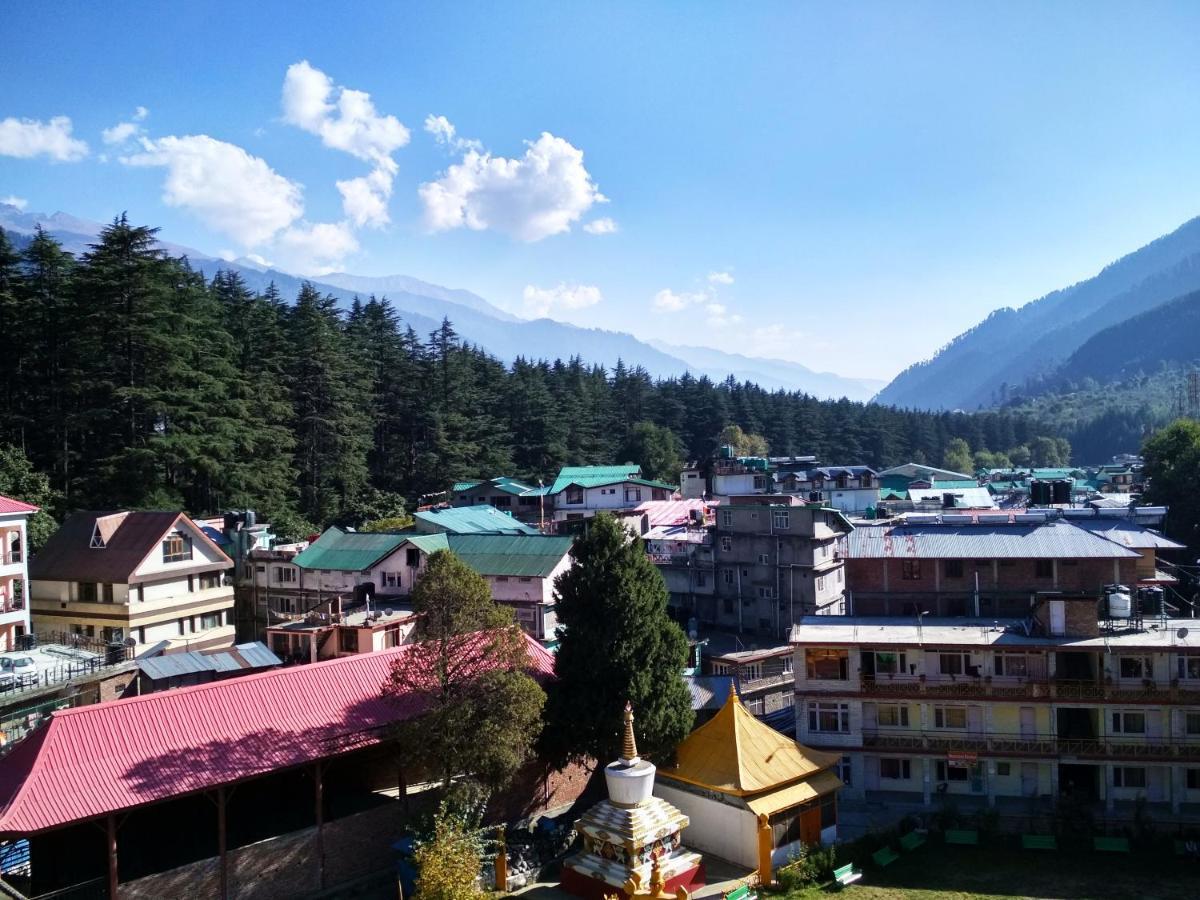 Snow Mountain Mall Road Hotel Manali (Himachal Pradesh)