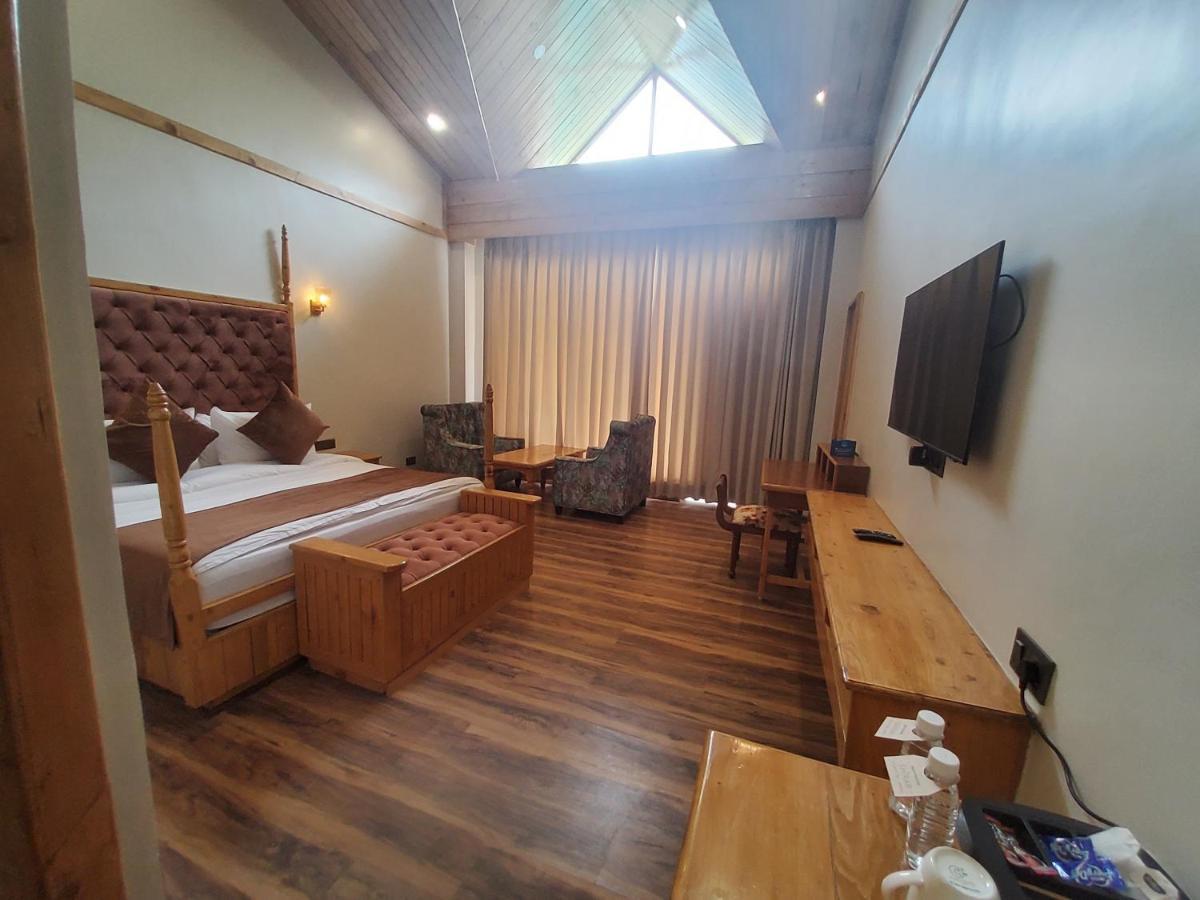 Shirar And Hotel