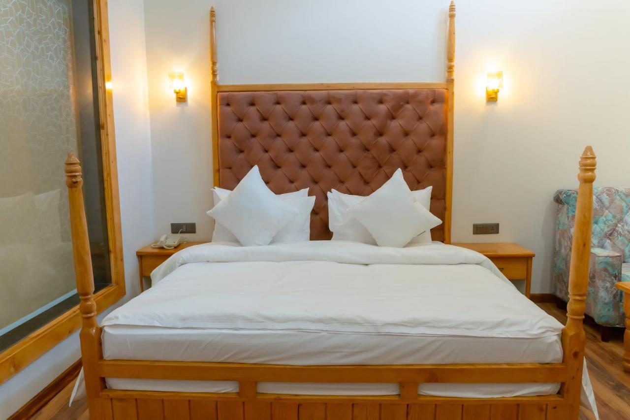 Shirar And Hotel 3*