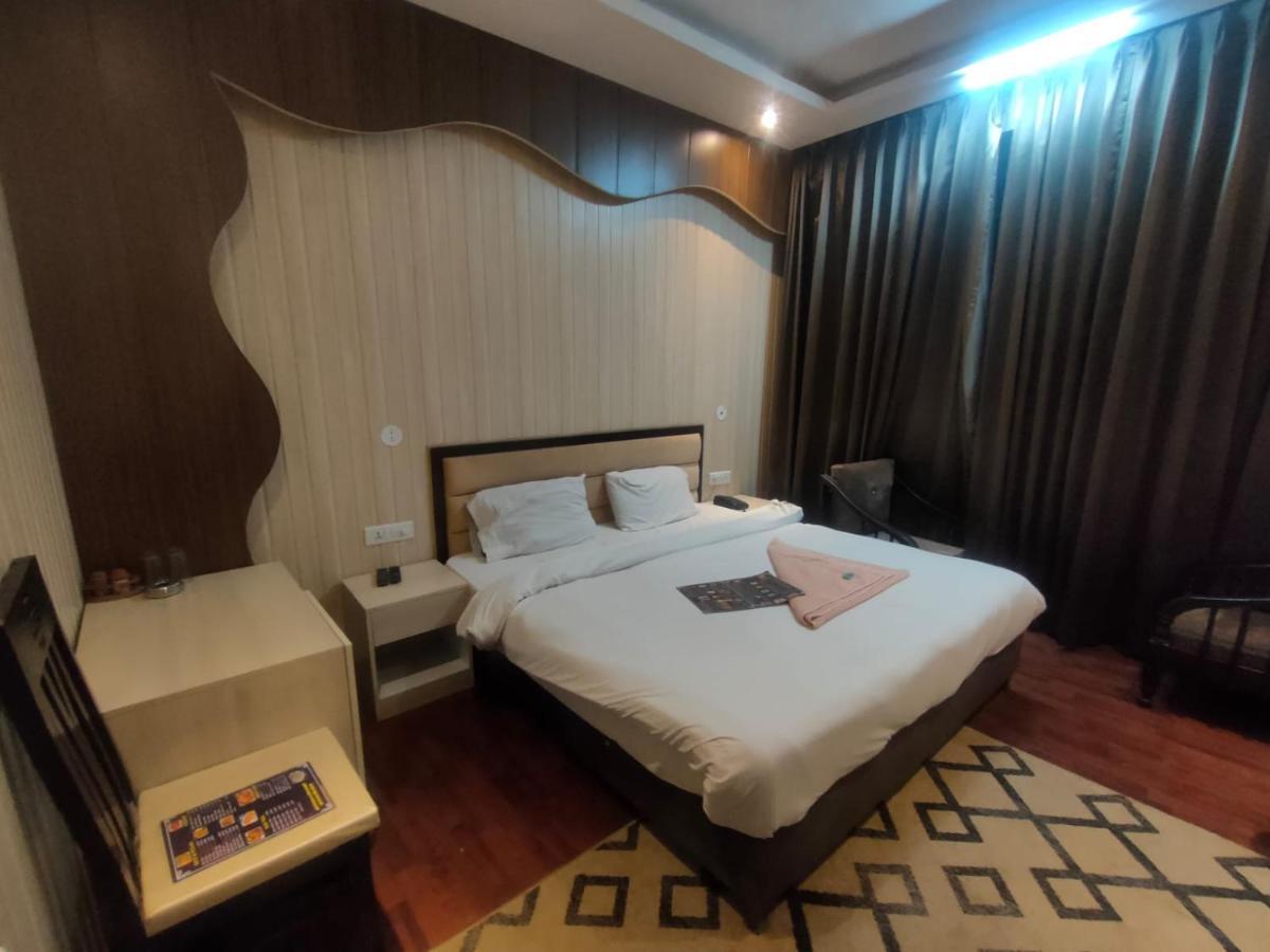 Royal - In Center Hotel