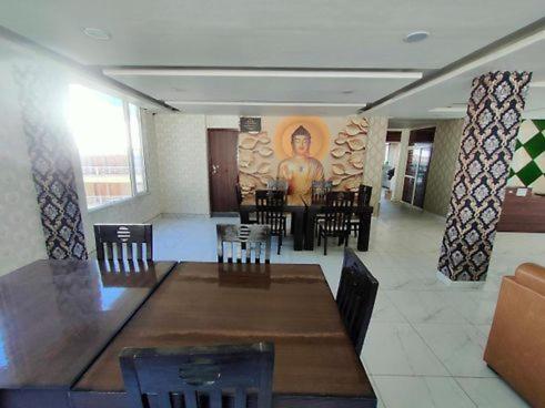 Royal - In Center Hotel