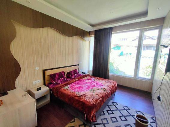 Royal - In Center Hotel 3*