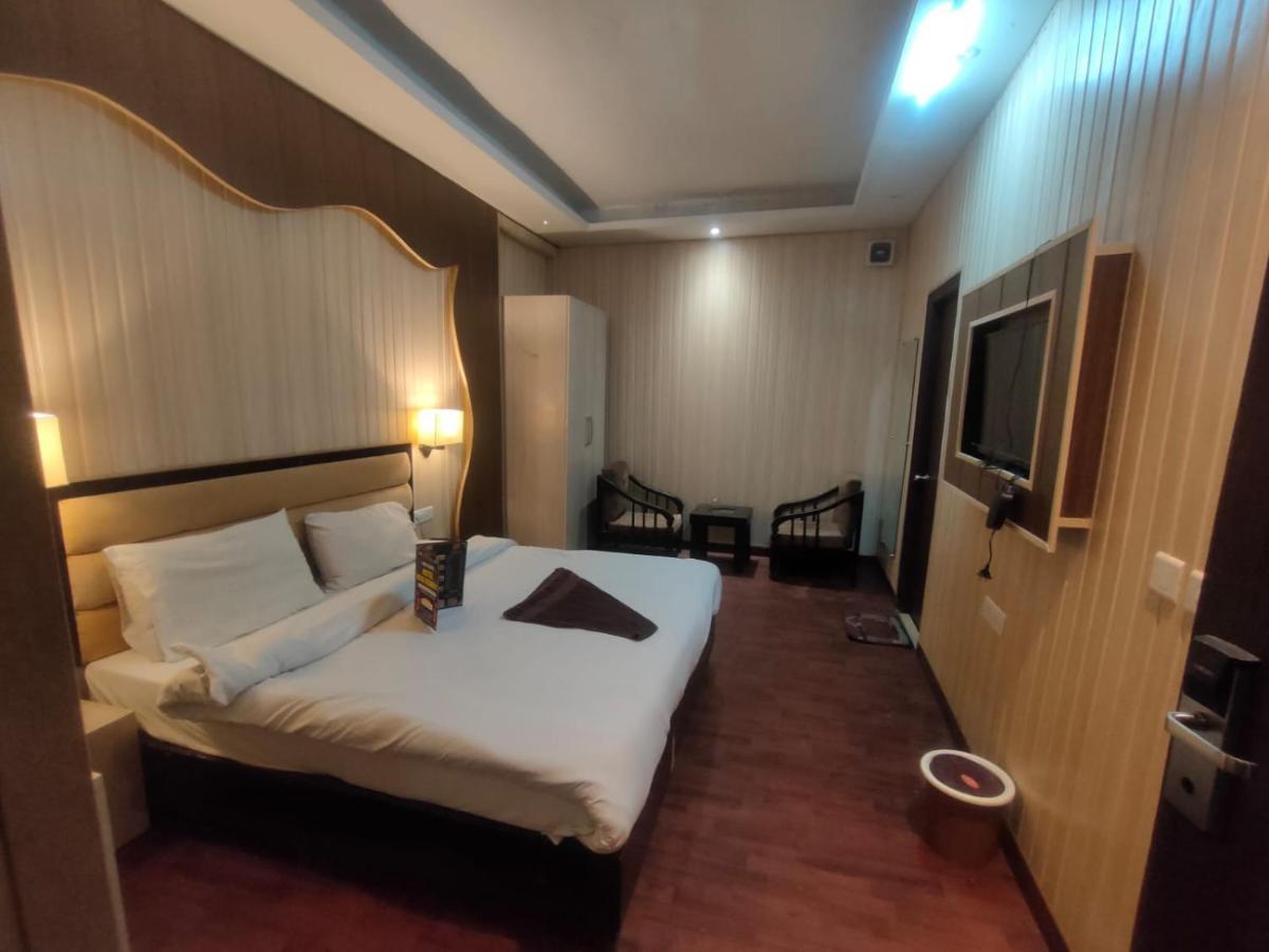 Hotel Royal - In Center 3*
