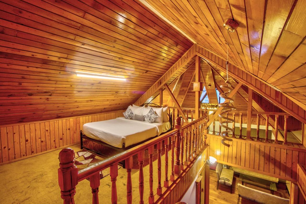 Hotel Paradise-the Whitehouse Cafe Manali (Himachal Pradesh)