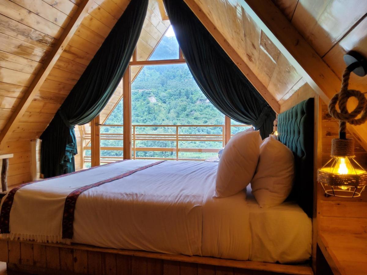 Hotel Shirar And