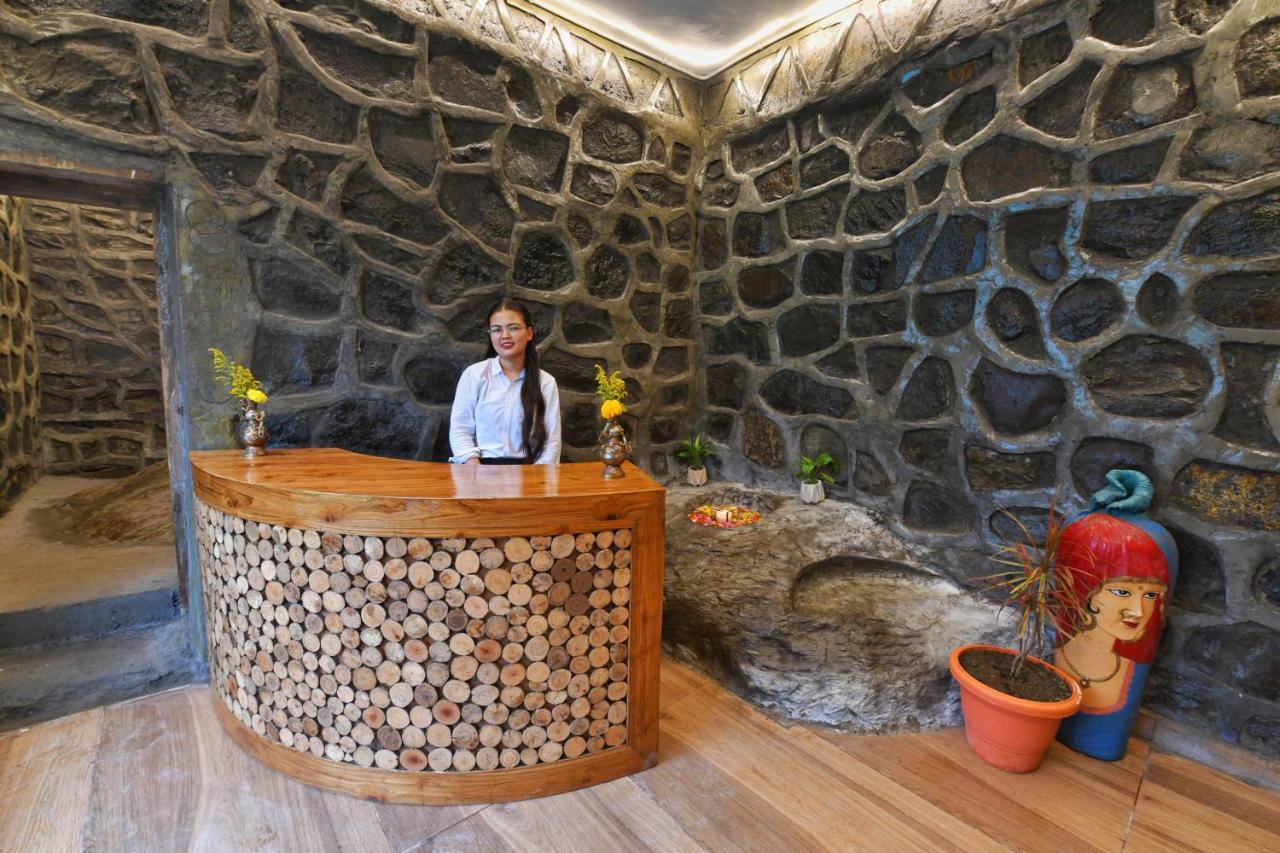 Hotel Shirar And