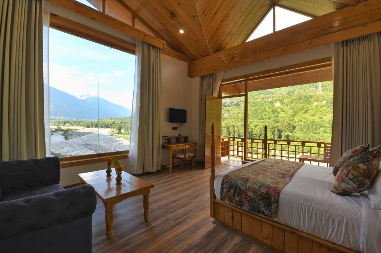 Shirar And Hotel