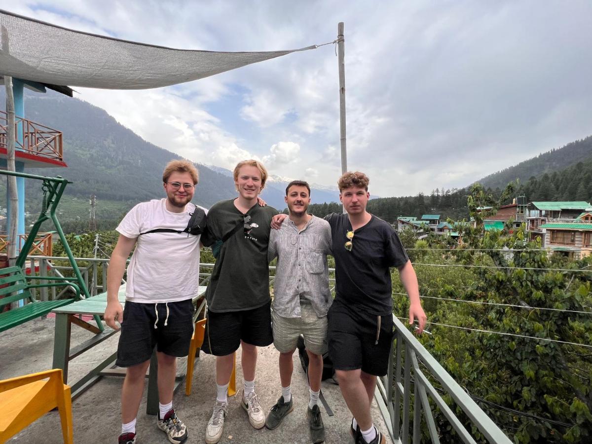 Yolo Backpackers - Hostel
