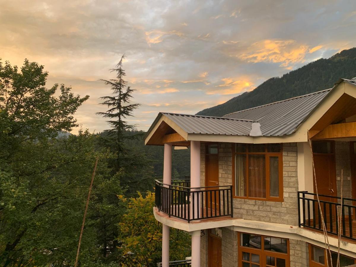 Roamate Hostel, Old