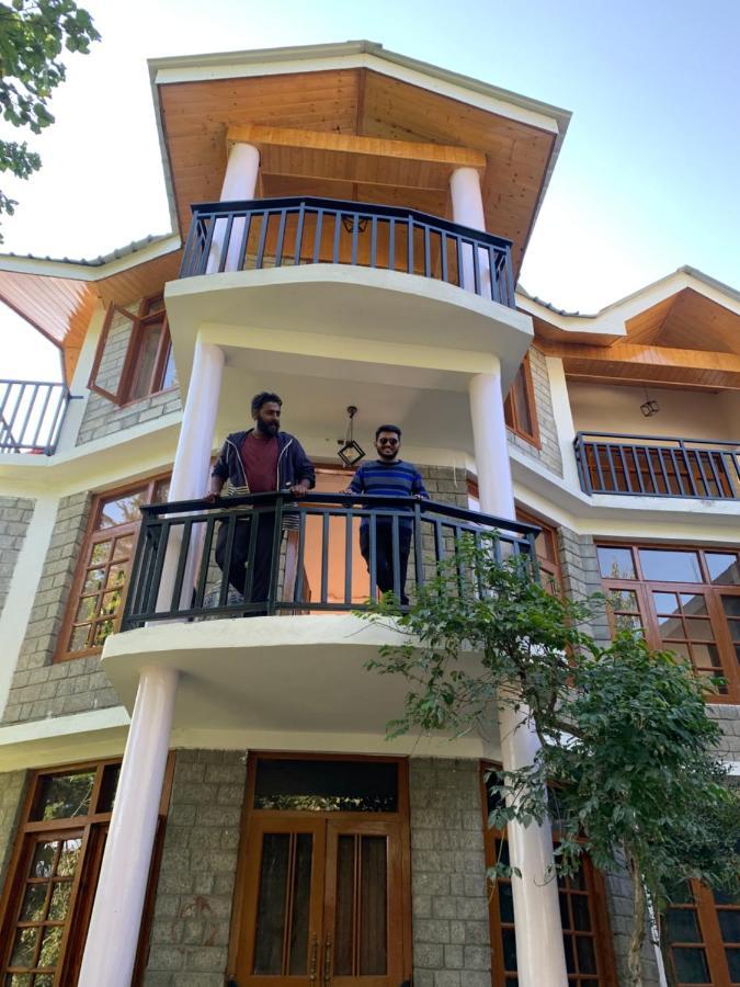 Roamate Hostel, Old *